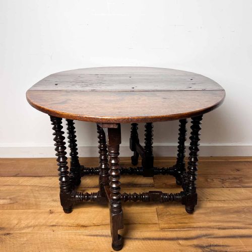 SMALL 17TH CENTURY OAK GATELEG TABLE - ADDITIONAL PHOTO 4