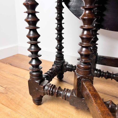 SMALL 17TH CENTURY OAK GATELEG TABLE - ADDITIONAL PHOTO 6