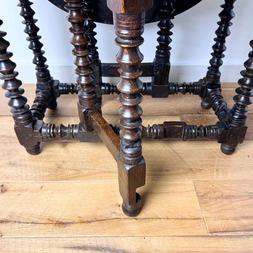 SMALL 17TH CENTURY OAK GATELEG TABLE - ADDITIONAL PHOTO 7