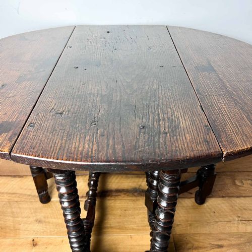 SMALL 17TH CENTURY OAK GATELEG TABLE - ADDITIONAL PHOTO 12