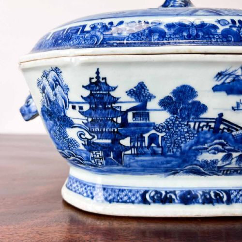 18TH CENTURY CHINESE BLUE AND WHITE TUREEN - ADDITIONAL PHOTO 4