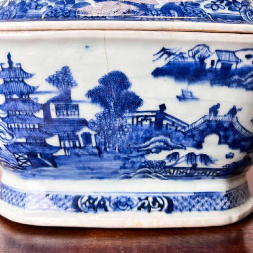 18TH CENTURY CHINESE BLUE AND WHITE TUREEN - ADDITIONAL PHOTO 6