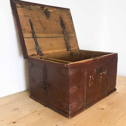 ANTIQUE SCANDINAVIAN PAINTED PINE BOX DATED 1837 - ADDITIONAL PHOTO 4