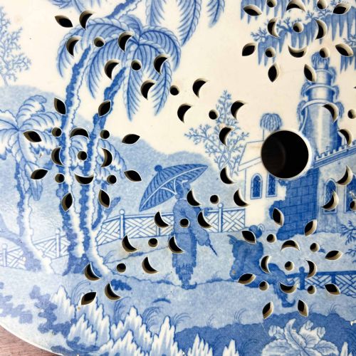 ANTIQUE DAVENPORT 'CHINOISERIE RUINS' BLUE AND WHITE MEAT DRAINER - ADDITIONAL PHOTO 1
