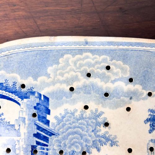 ANTIQUE BLUE AND WHITE ITALIAN PATTERN TRANSFER PRINT MEAT DRAINER - ADDITIONAL PHOTO 2