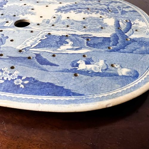 ANTIQUE BLUE AND WHITE ITALIAN PATTERN TRANSFER PRINT MEAT DRAINER - ADDITIONAL PHOTO 3