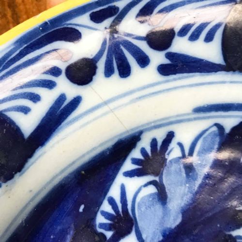 PAIR OF 18TH CENTURY DUTCH DELFTWARE PLATES - ADDITIONAL PHOTO 6