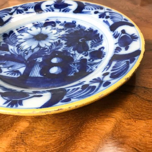 PAIR OF 18TH CENTURY DUTCH DELFTWARE PLATES - ADDITIONAL PHOTO 12