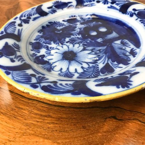 PAIR OF 18TH CENTURY DUTCH DELFTWARE PLATES - ADDITIONAL PHOTO 14