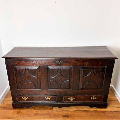 LARGE 18TH CENTURY OAK MULE CHEST - ADDITIONAL PHOTO 2