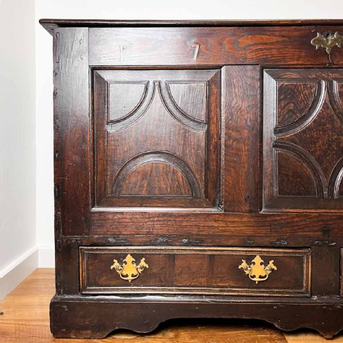LARGE 18TH CENTURY OAK MULE CHEST - ADDITIONAL PHOTO 4