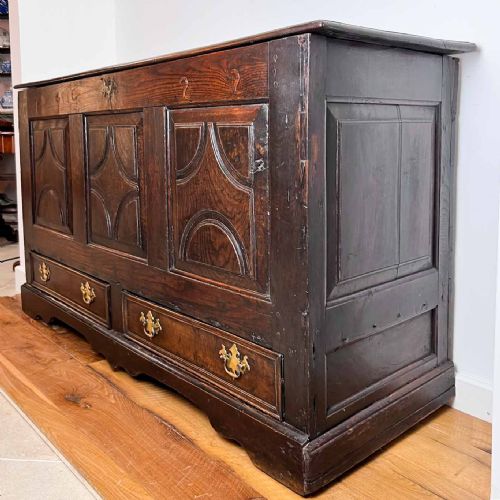 LARGE 18TH CENTURY OAK MULE CHEST - ADDITIONAL PHOTO 11