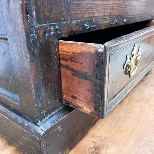 LARGE 18TH CENTURY OAK MULE CHEST - ADDITIONAL PHOTO 26