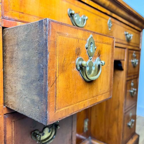 GEORGE II YEW VENEERED FEATHERBANDED KNEEHOLE DESK - ADDITIONAL PHOTO 7