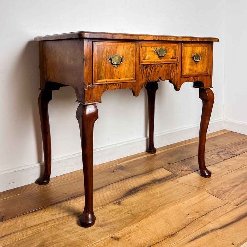 GEORGIAN WALNUT FEATHERBANDED LOWBOY WITH QUARTER VENEERED TOP - ADDITIONAL PHOTO 1