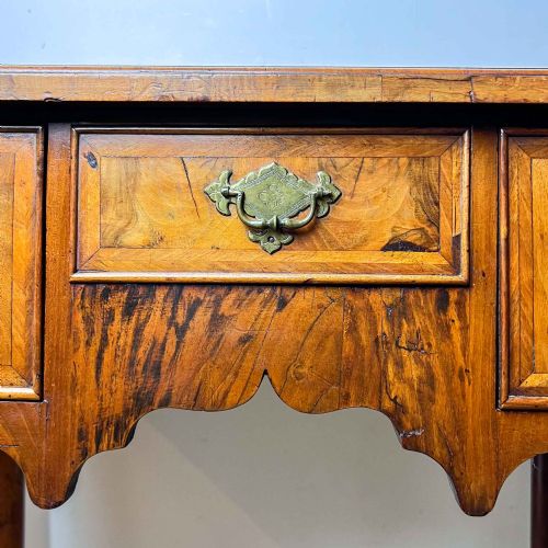 GEORGIAN WALNUT FEATHERBANDED LOWBOY WITH QUARTER VENEERED TOP - ADDITIONAL PHOTO 7