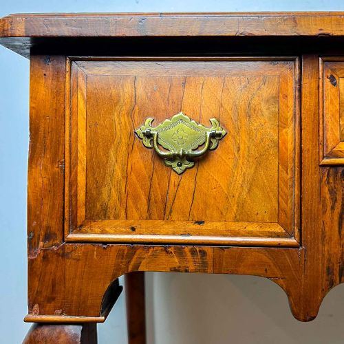 GEORGIAN WALNUT FEATHERBANDED LOWBOY WITH QUARTER VENEERED TOP - ADDITIONAL PHOTO 8