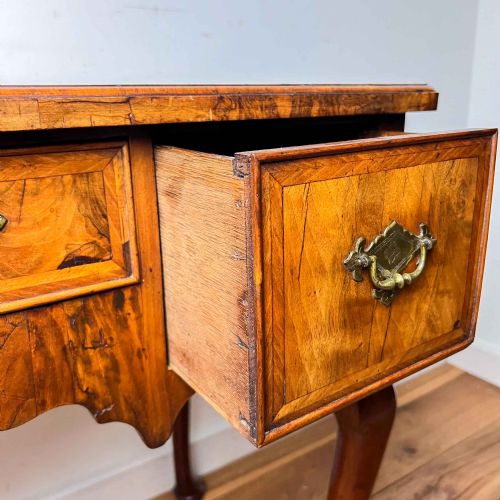 GEORGIAN WALNUT FEATHERBANDED LOWBOY WITH QUARTER VENEERED TOP - ADDITIONAL PHOTO 10