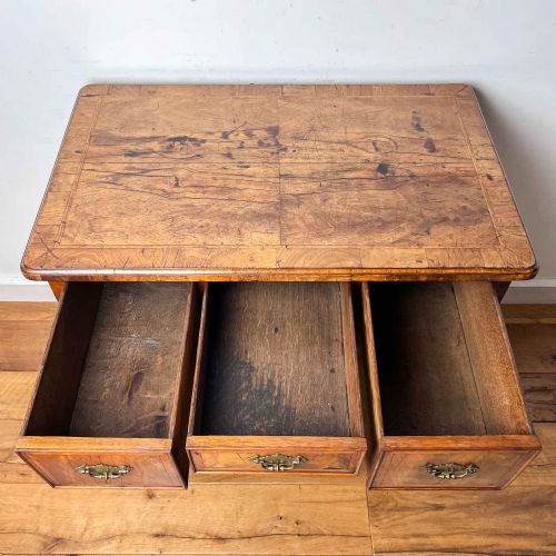 GEORGIAN WALNUT FEATHERBANDED LOWBOY WITH QUARTER VENEERED TOP - ADDITIONAL PHOTO 11