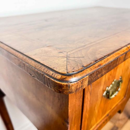 GEORGIAN WALNUT FEATHERBANDED LOWBOY WITH QUARTER VENEERED TOP - ADDITIONAL PHOTO 19