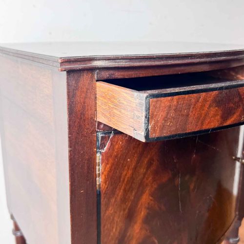 ANTIQUE MAHOGANY BOW FRONT BEDSIDE CABINET - ADDITIONAL PHOTO 4