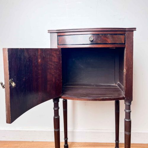 ANTIQUE MAHOGANY BOW FRONT BEDSIDE CABINET - ADDITIONAL PHOTO 6