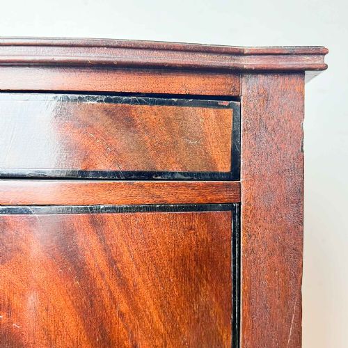 ANTIQUE MAHOGANY BOW FRONT BEDSIDE CABINET - ADDITIONAL PHOTO 7