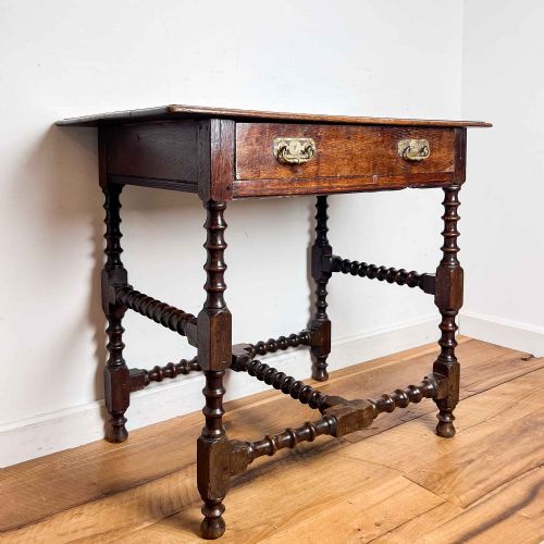 EARLY 18TH CENTURY OAK SIDE TABLE