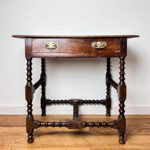 EARLY 18TH CENTURY OAK SIDE TABLE - ADDITIONAL PHOTO 1