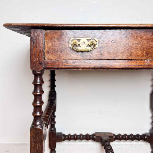 EARLY 18TH CENTURY OAK SIDE TABLE - ADDITIONAL PHOTO 4