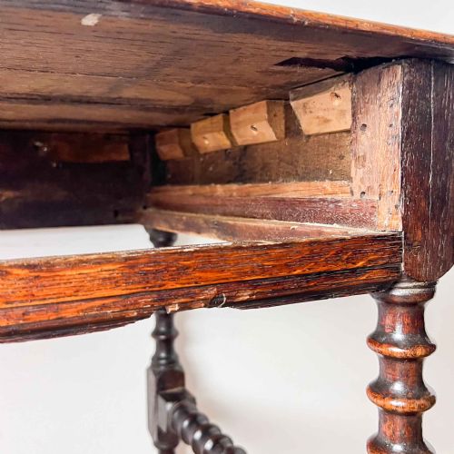 EARLY 18TH CENTURY OAK SIDE TABLE - ADDITIONAL PHOTO 18