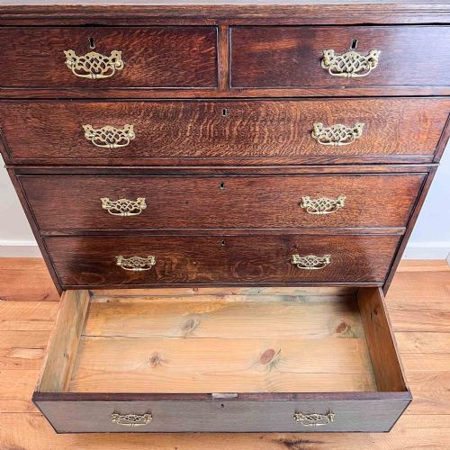 LARGE GEORGIAN TWO PART OAK CHEST OF DRAWERS - ADDITIONAL PHOTO 7