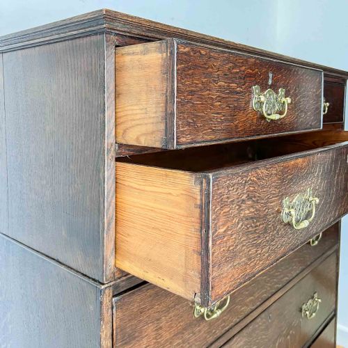 LARGE GEORGIAN TWO PART OAK CHEST OF DRAWERS - ADDITIONAL PHOTO 8