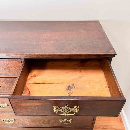 LARGE GEORGIAN TWO PART OAK CHEST OF DRAWERS - ADDITIONAL PHOTO 9