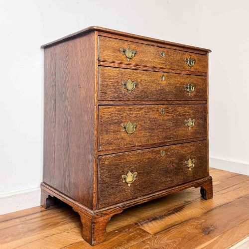 SMALL GEORGIAN OAK CHEST OF DRAWERS - ADDITIONAL PHOTO 1
