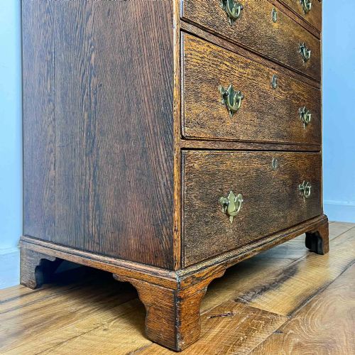 SMALL GEORGIAN OAK CHEST OF DRAWERS - ADDITIONAL PHOTO 4