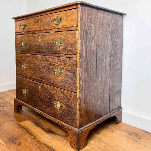 SMALL GEORGIAN OAK CHEST OF DRAWERS - ADDITIONAL PHOTO 5