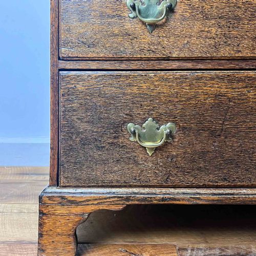 SMALL GEORGIAN OAK CHEST OF DRAWERS - ADDITIONAL PHOTO 11