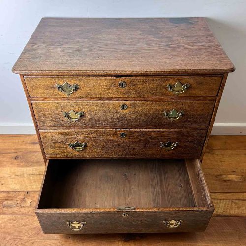 SMALL GEORGIAN OAK CHEST OF DRAWERS - ADDITIONAL PHOTO 13