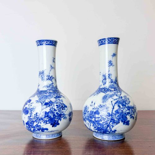 pair of japanese porcelain blue and white vases - CATEGORY: ANTIQUE VASES - DATED 19TH CENTURY
