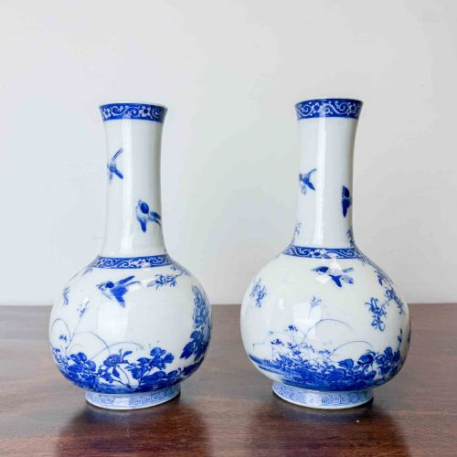 PAIR OF JAPANESE PORCELAIN BLUE AND WHITE VASES - ADDITIONAL PHOTO 2