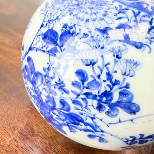 PAIR OF JAPANESE PORCELAIN BLUE AND WHITE VASES - ADDITIONAL PHOTO 5