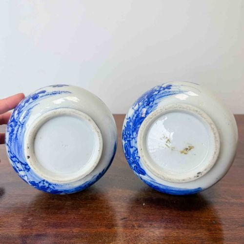 PAIR OF JAPANESE PORCELAIN BLUE AND WHITE VASES - ADDITIONAL PHOTO 6