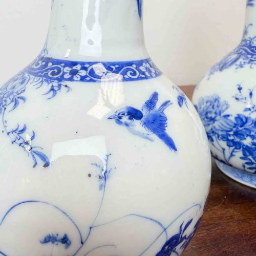 PAIR OF JAPANESE PORCELAIN BLUE AND WHITE VASES - ADDITIONAL PHOTO 9