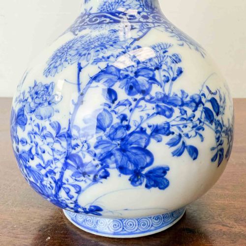 PAIR OF JAPANESE PORCELAIN BLUE AND WHITE VASES - ADDITIONAL PHOTO 10