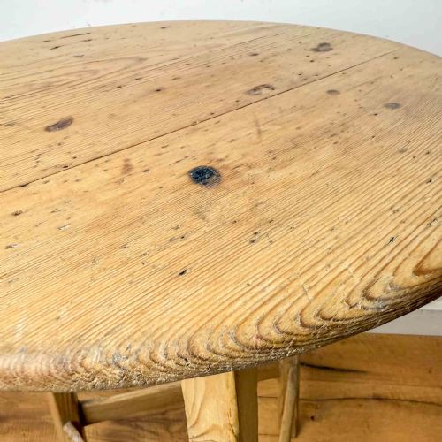 SMALL ANTIQUE PINE CRICKET TABLE - ADDITIONAL PHOTO 5