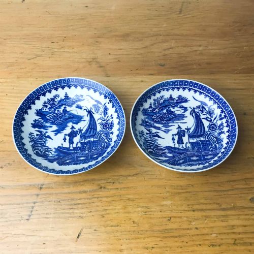 PAIR OF FIRST PERIOD WORCESTER CORMORANT PATTERN SAUCERS - ADDITIONAL PHOTO 1