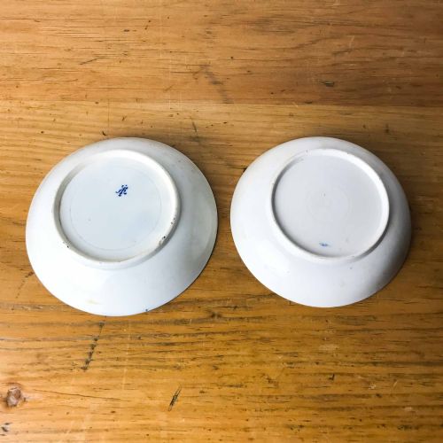 PAIR OF FIRST PERIOD WORCESTER CORMORANT PATTERN SAUCERS - ADDITIONAL PHOTO 2
