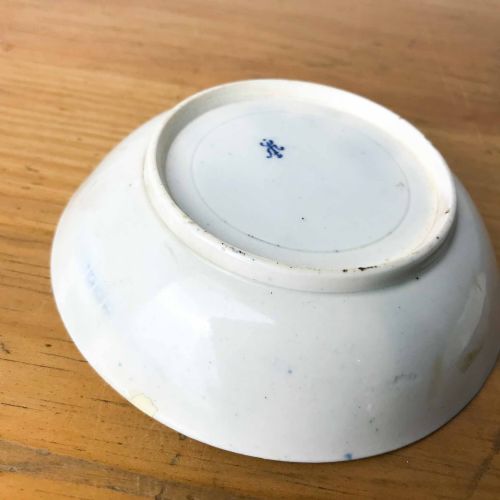 PAIR OF FIRST PERIOD WORCESTER CORMORANT PATTERN SAUCERS - ADDITIONAL PHOTO 3