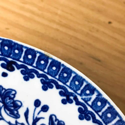PAIR OF FIRST PERIOD WORCESTER CORMORANT PATTERN SAUCERS - ADDITIONAL PHOTO 4